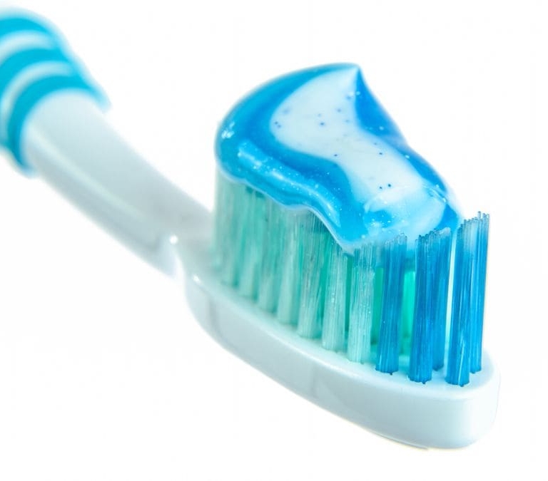 Por qué deberías cepillarte los dientes siempre antes de desayunar