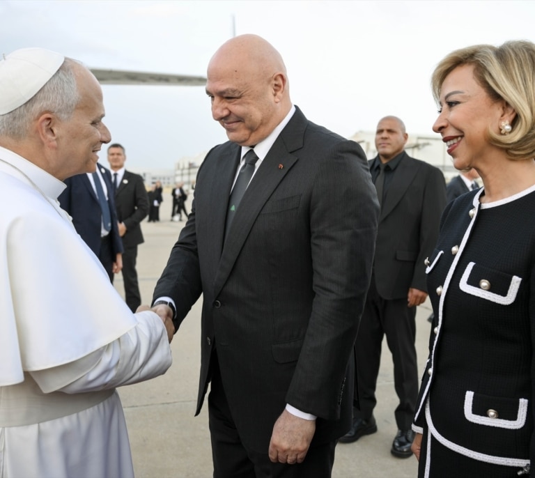 León XIV aterriza en Beirut, en la segunda etapa de su primer viaje apostólico