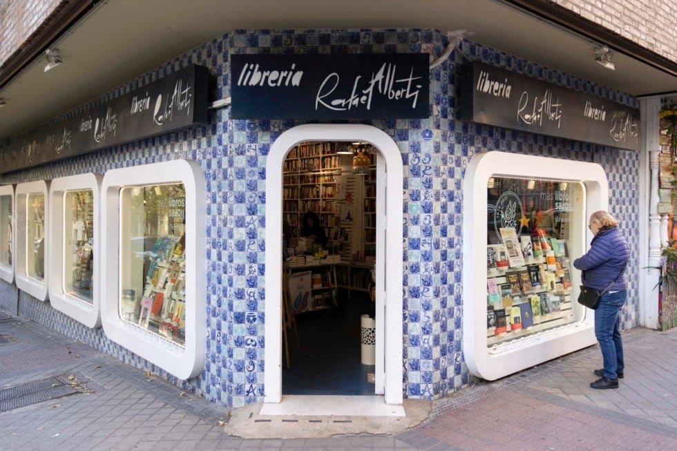 Fachada de la librería Rafael Alberti de Madrid