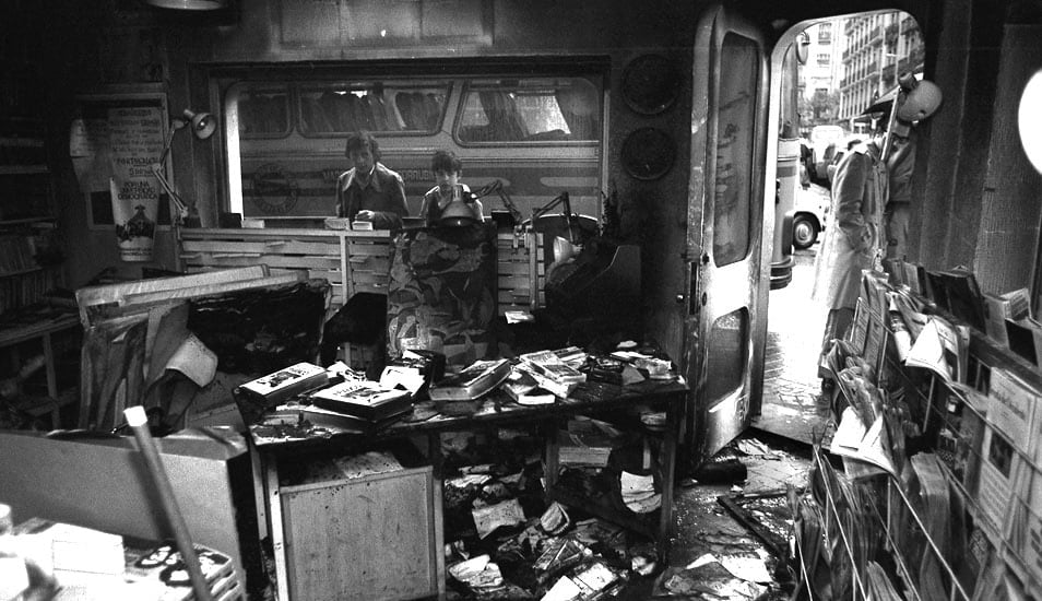 Incendio causado por los ultras en la librería Alberti en 1976.