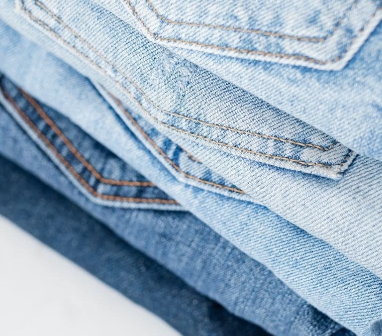 Esta es la forma correcta de limpiar los vaqueros para que duren más