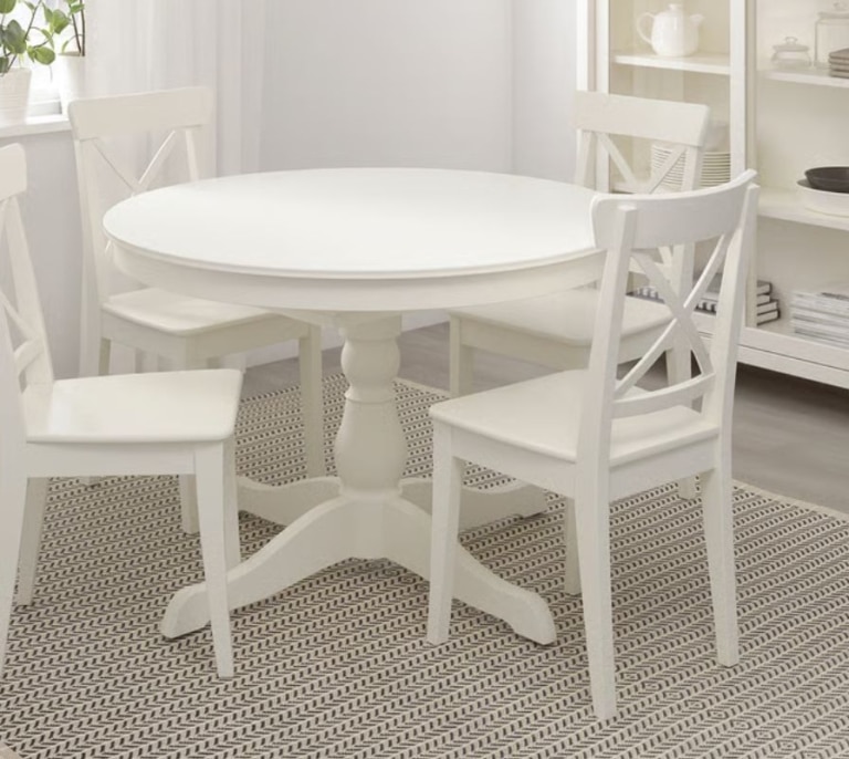 La mesa extensible de IKEA que todos quieren en su salón baja su precio por el Black Friday
