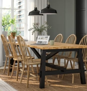 Madera de acacia, diseño clásico y espacio para todos: así es el [...]