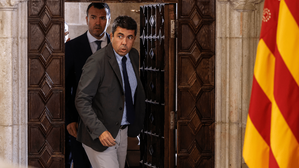 El president de la Generalitat Valenciana, Carlos Mazón, y el presidente de la Diputación de Valencia, Vicent Mompó, el pasado martes en Valencia.