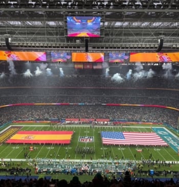 La NFL saca pecho del ambientazo en el Bernabéu con los himnos [...]