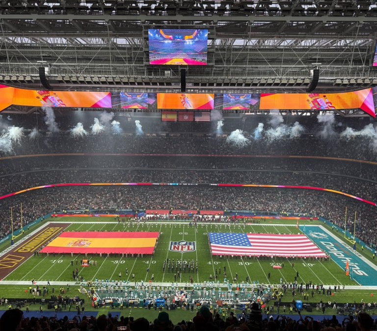 La NFL saca pecho del ambientazo en el Bernabéu con los himnos de España y EEUU