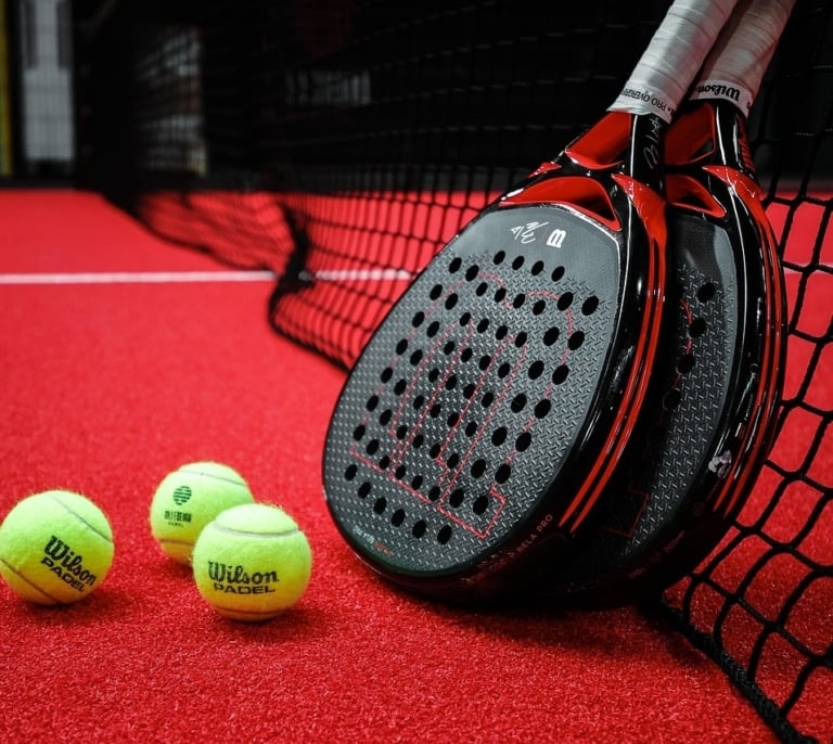 Esta es la ciudad que prohíbe el pádel por ser "una tortura china"