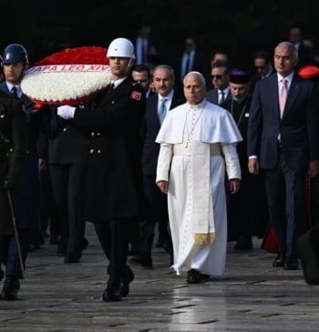 León XIV confirma en su primer viaje oficial que visitará España: "Podéis [...]