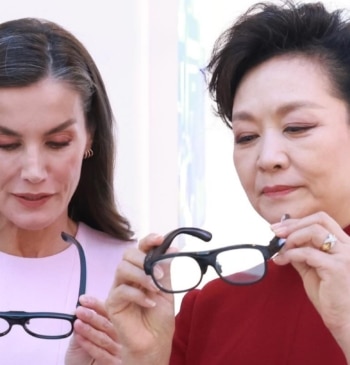 Peng Liyuan, "el ruiseñor de China" que se convirtió en la voz [...]