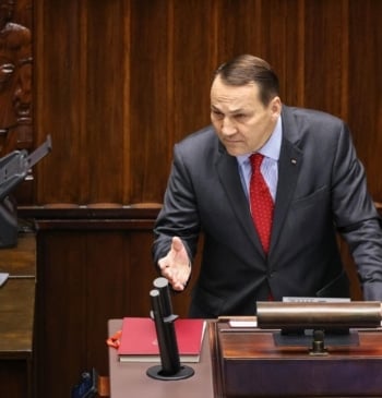 Polonia acusa a Rusia de "terrorismo de Estado" y cierra su último [...]