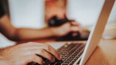 Un estudio revela que 7 de cada 10 españoles sitúan el precio como el factor más importante al comprar ropa