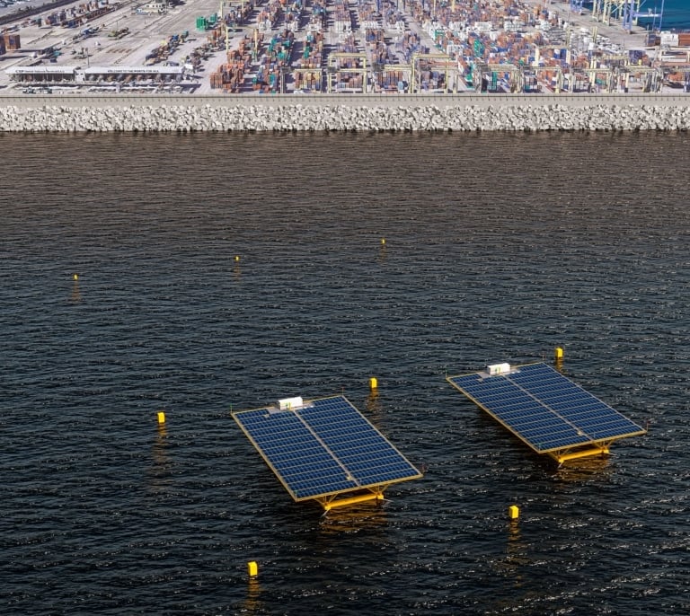 El mar, el 'maná' para generar energía solar que ya exploran las energéticas españolas