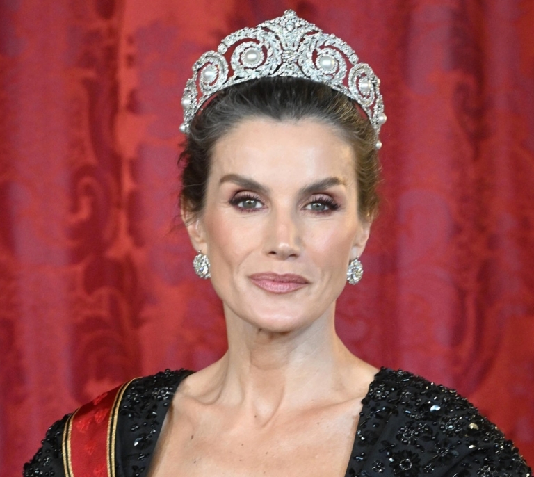 Los avatares de la centenaria tiara de Cartier que ha rescatado Letizia