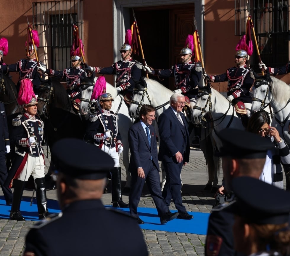 El alcalde de Madrid, José Luis Martínez-Almeida, entrega la Llave de Oro de la Villa de Madrid al presidente de Alemania, Frank-Walter Steinmeier, a 26 de noviembre de 2025, en Madrid (España). El presidente de la República Federal de Alemania, realiza la que será su primera visita de Estado a España. Marta Fernández / Europa Press 26/11/2025