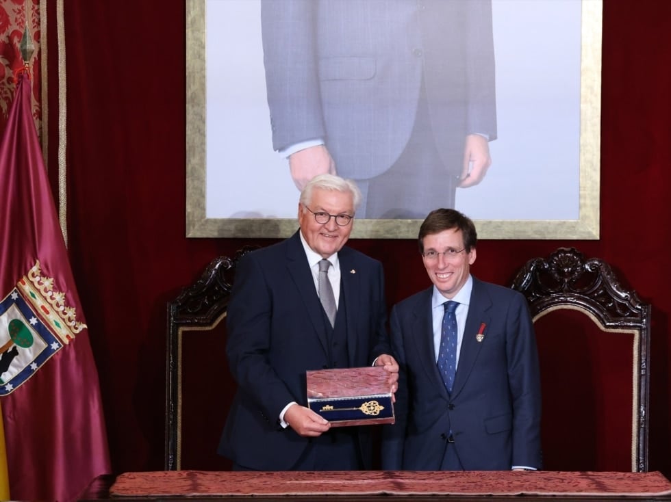 El alcalde de Madrid, José Luis Martínez-Almeida, entrega la Llave de Oro de la Villa de Madrid al presidente de Alemania, Frank-Walter Steinmeier, a 26 de noviembre de 2025, en Madrid (España). El presidente de la República Federal de Alemania, realiza la que será su primera visita de Estado a España. Marta Fernández / Europa Press 26/11/2025