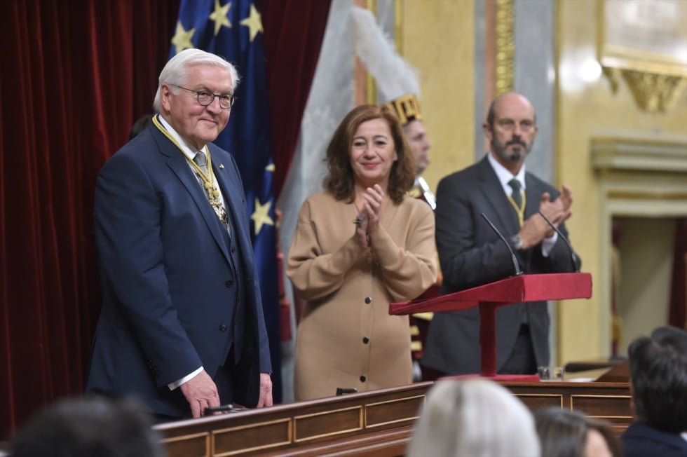 La presidenta del Congreso, Francina Armengol (c), y el presidente del Senado, Pedro Rollán (d), reciben al presidente de la República Federal de Alemania, Frank-Walter Steinmeier (i), en el Congreso de los Diputados, a 26 de noviembre de 2025, en Madrid (España). El presidente alemán, Frank Walter Steinmeier, inicia este miércoles su primera visita de Estado a España. Gustavo Valiente / Europa Press 26 NOVIEMBRE 2025;ARMENGOL;ROLLÁN;CONGRESO;SENADO;ALEMANIA;PRESIDENTE;ESPAÑA;VIAJE 26/11/2025