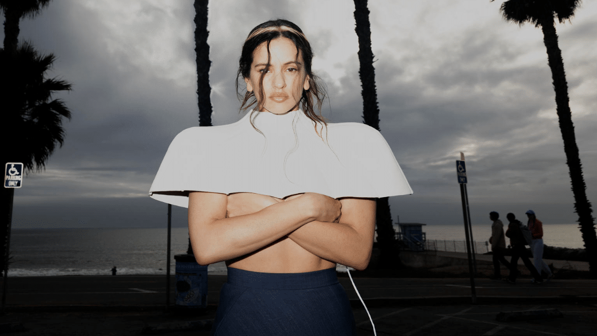 Rosalía entrando en la era 'Lux'.