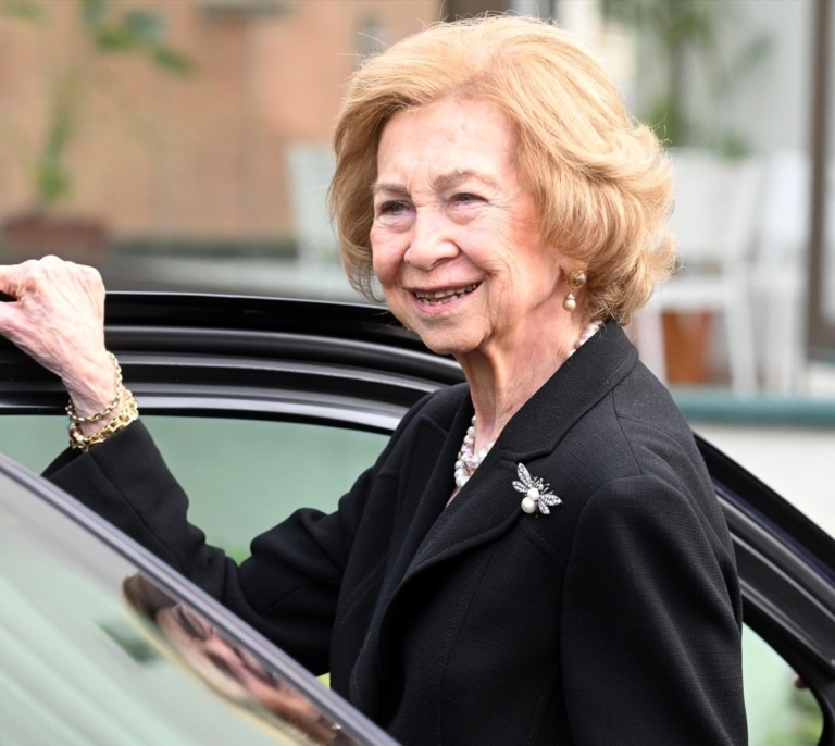 Doña Sofía con toisón (y en la garita)