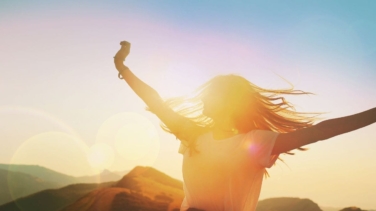 Una experta señala la importancia de la luz solar para las hormonas de las mujeres