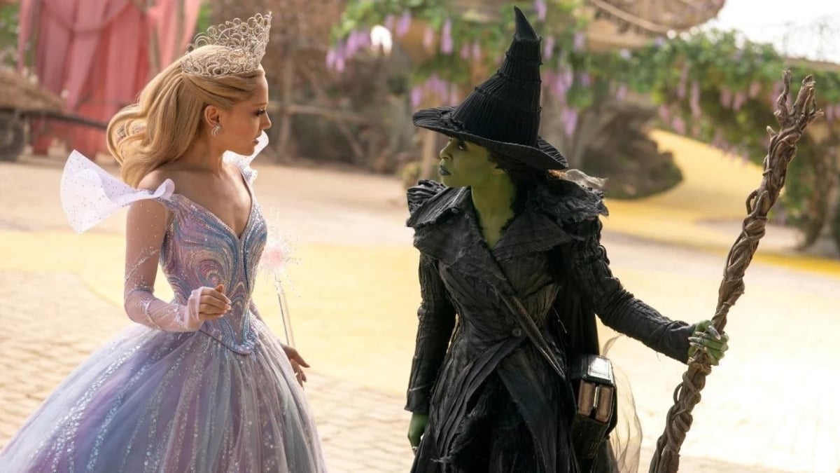 Escena de la película Wicked: parte 2 en la que salen Ariana Grande y Cinthya Erivo