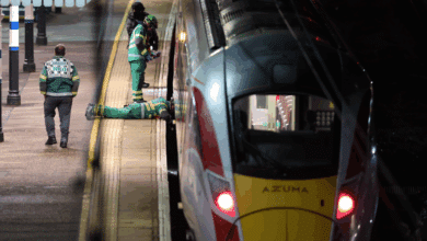La policía antiterrorista investiga el apuñalamiento masivo en el tren de Londres