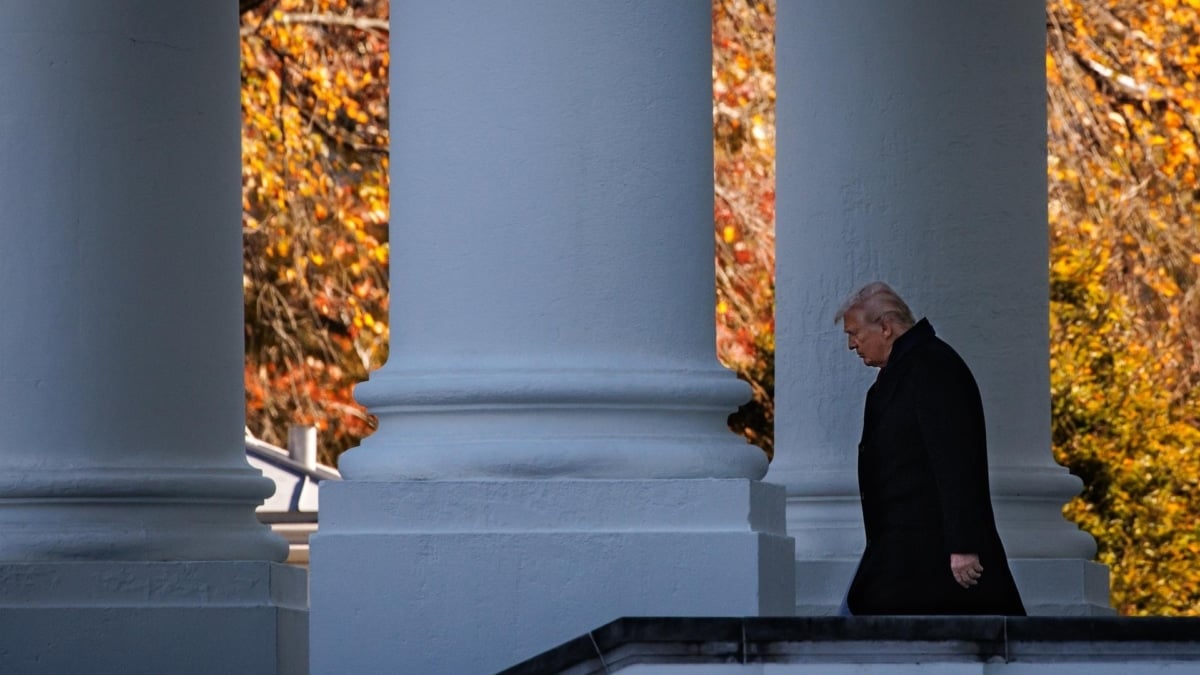 Donald Trump sale de la Casa Blanca