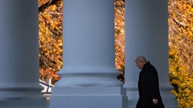 Trump pasó "horas en casa de Epstein" con una víctima de tráfico sexual, según desvelan nuevos correos