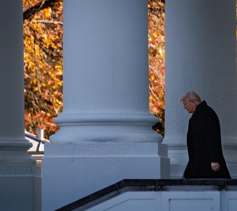 Trump pasó "horas en casa de Epstein" con una víctima de tráfico sexual, según desvelan nuevos correos