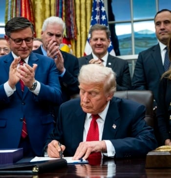 Donald Trump firma la ley que pone fin a 43 días de [...]