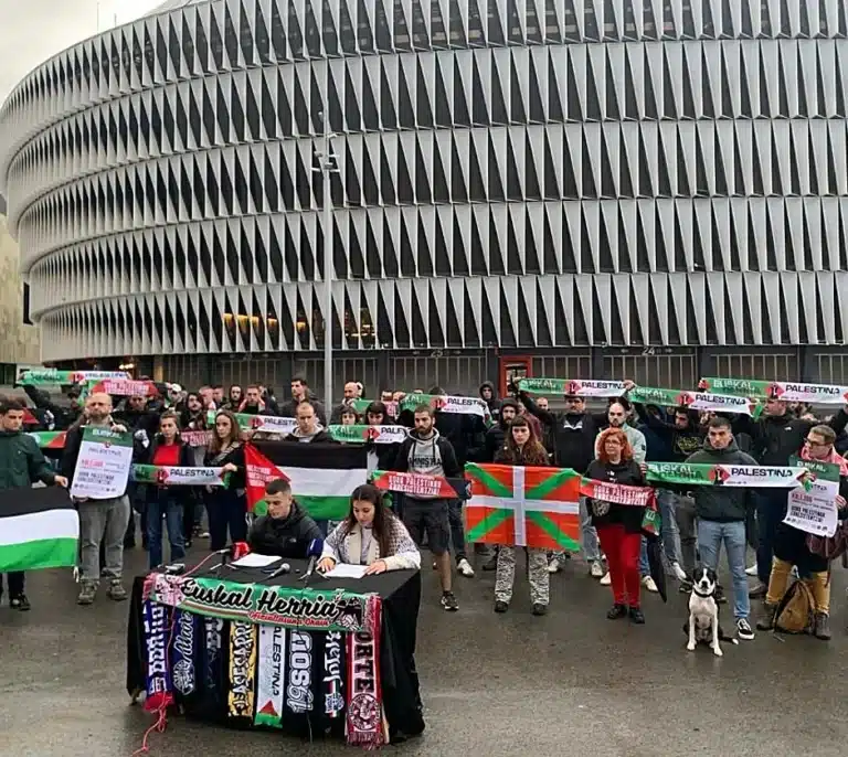 Grupos abertzales radicales convierten el Euskadi-Palestina en un partido de alta tensión