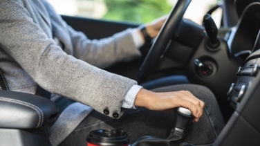 La Guardia Civil te podría multar si llevas esto en la guantera del coche