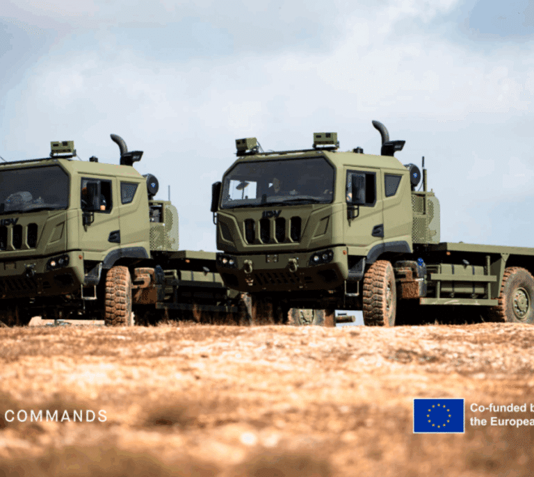 Los españoles que desarrollan los vehículos militares que se conducirán solos en el campo de batalla