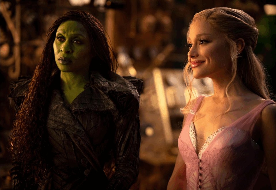 Ariana Grande y Cynthia Erivo en un fotograma de 'Wicked'.