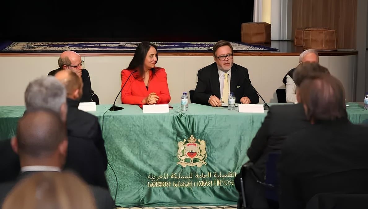 El presidente del Puerto de Tarragona, dirigente del PSC, festeja la Marcha Verde en un acto organizado junto a Marruecos