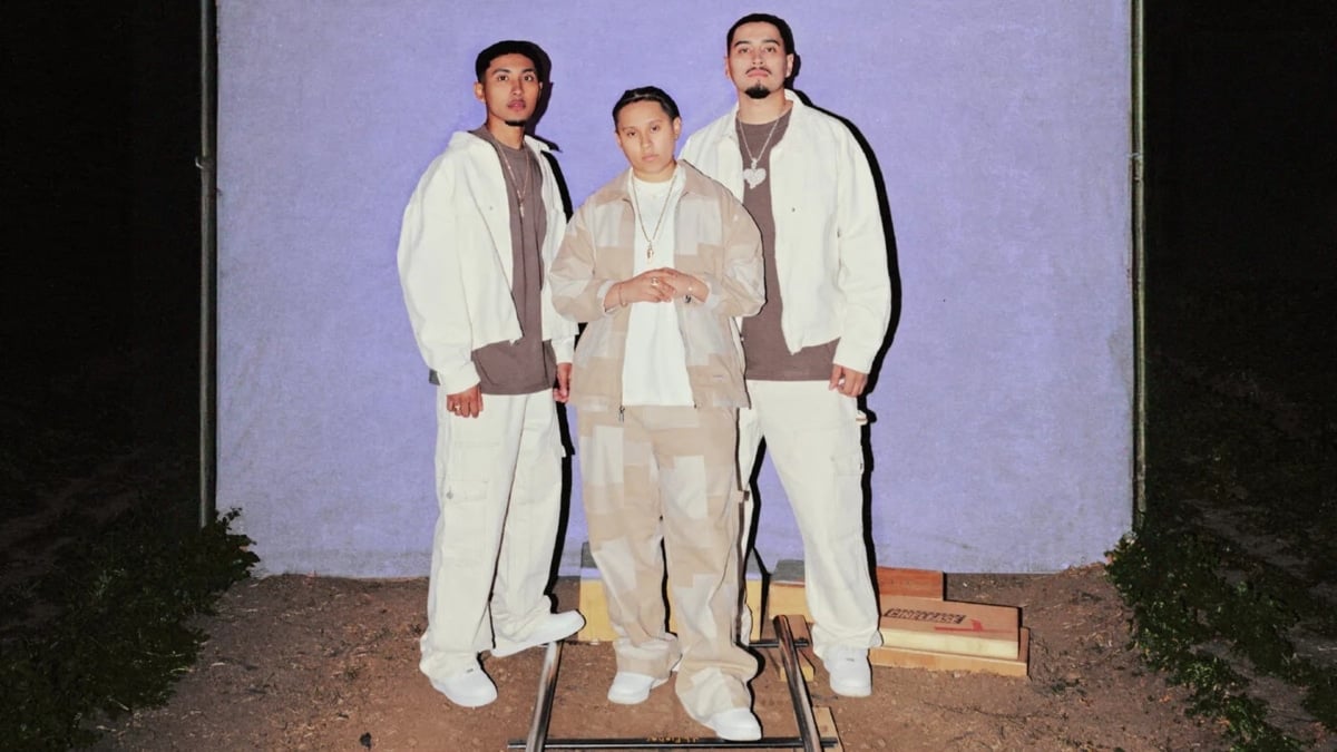 Los hermanos Yahritza, Armando y Jairo Martínez, miembros de Yahritza y su esencia.