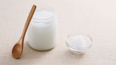 Por qué el yogur entero puede ser más sano que el desnatado