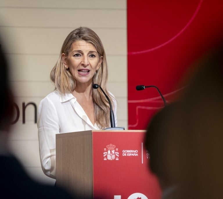 Díaz anuncia que mañana se aprobará el desarrollo reglamentario de los contratos formativos