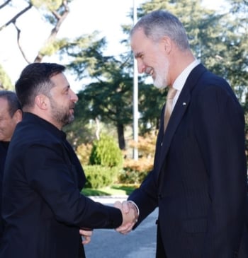 En el Congreso, con el rey y en Indra: las mejores imágenes [...]