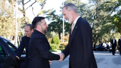 En el Congreso, con el rey, en Indra y con Sánchez: las imágenes de Zelenski en España