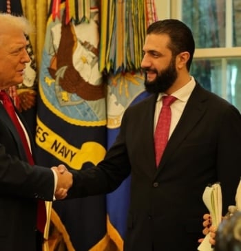 De terrorista a presidente de Siria: cómo el mundo se rindió a [...]