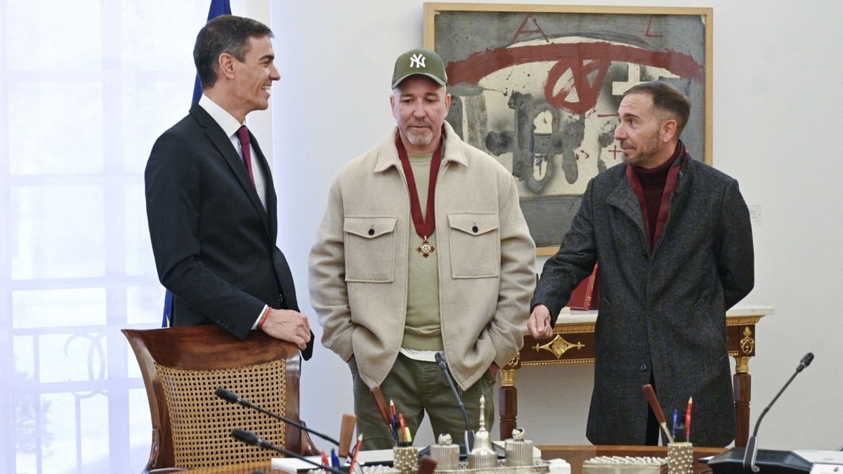 Sánchez con SFDK en la sala del Consejo de Ministros.