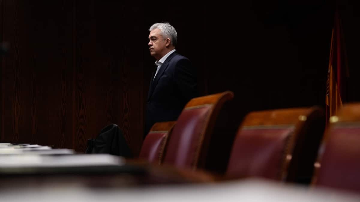 MADRID, 17/12/2025.- El exdiputado socialista Santos Cerdán a su llegada al Senado este miércoles para su comparecencia en la comisión del caso Koldo. EFE/Borja Sánchez-Trillo