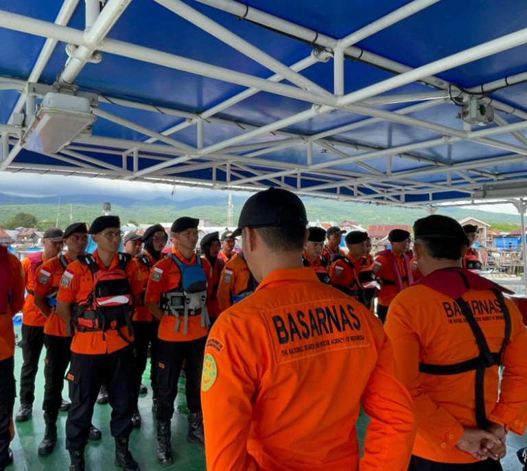 Las familias de los desaparecidos en Indonesia piden mantener la búsqueda hasta encontrarlos