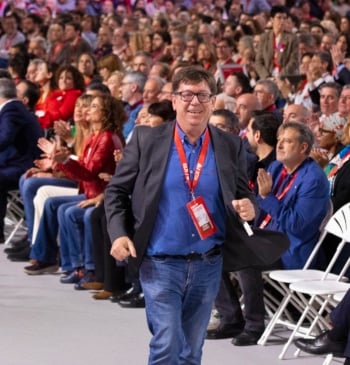 El informe encargado por el PSOE señala que Salazar firmó comprobantes de [...]