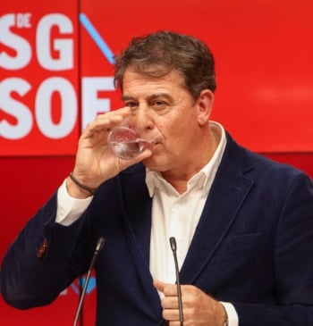 Más de un centenar de mujeres del PSOE gallego se rebela contra [...]