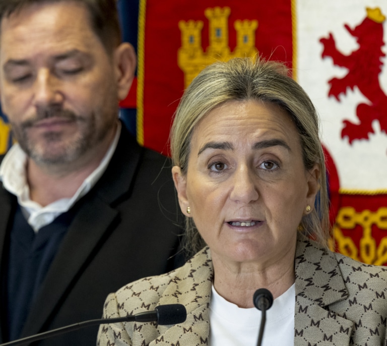 Sánchez sustituye a Alegría por Elma Saiz como portavoz e incorpora al Gobierno a Milagros Tolón para pilotar Educación