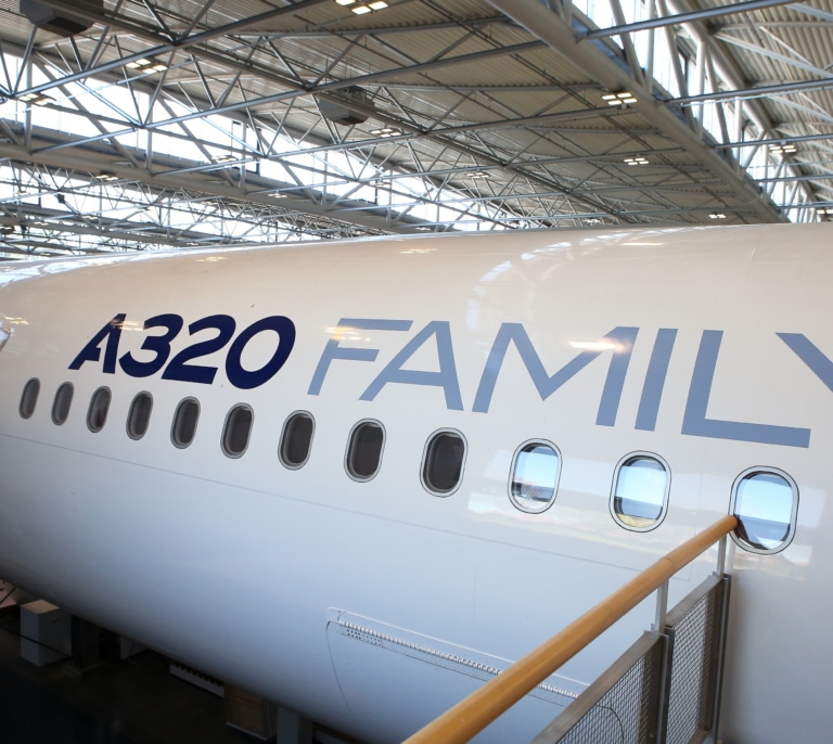 Aviones en tierra y paneles defectuosos: los fallos hacen perder más de 9.000 millones en bolsa a Airbus