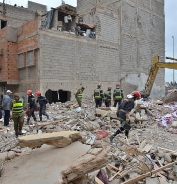 Al menos 22 muertos en el derrumbe de dos edificios en Fez [...]