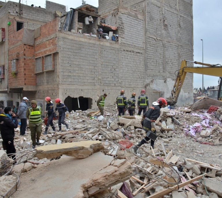 Al menos 22 muertos en el derrumbe de dos edificios en Fez (Marruecos)