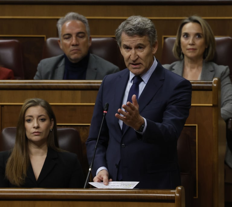 Feijóo dispara a Sánchez sobre el 'caso Salazar': "La lección de feminismo se la debieron de explicar a usted en los prostíbulos"